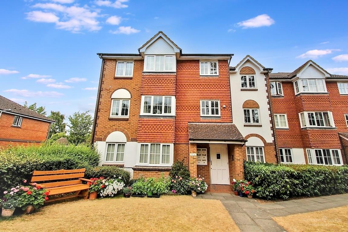 1 bed property in Arun Court, Amethyst Lane, Reading